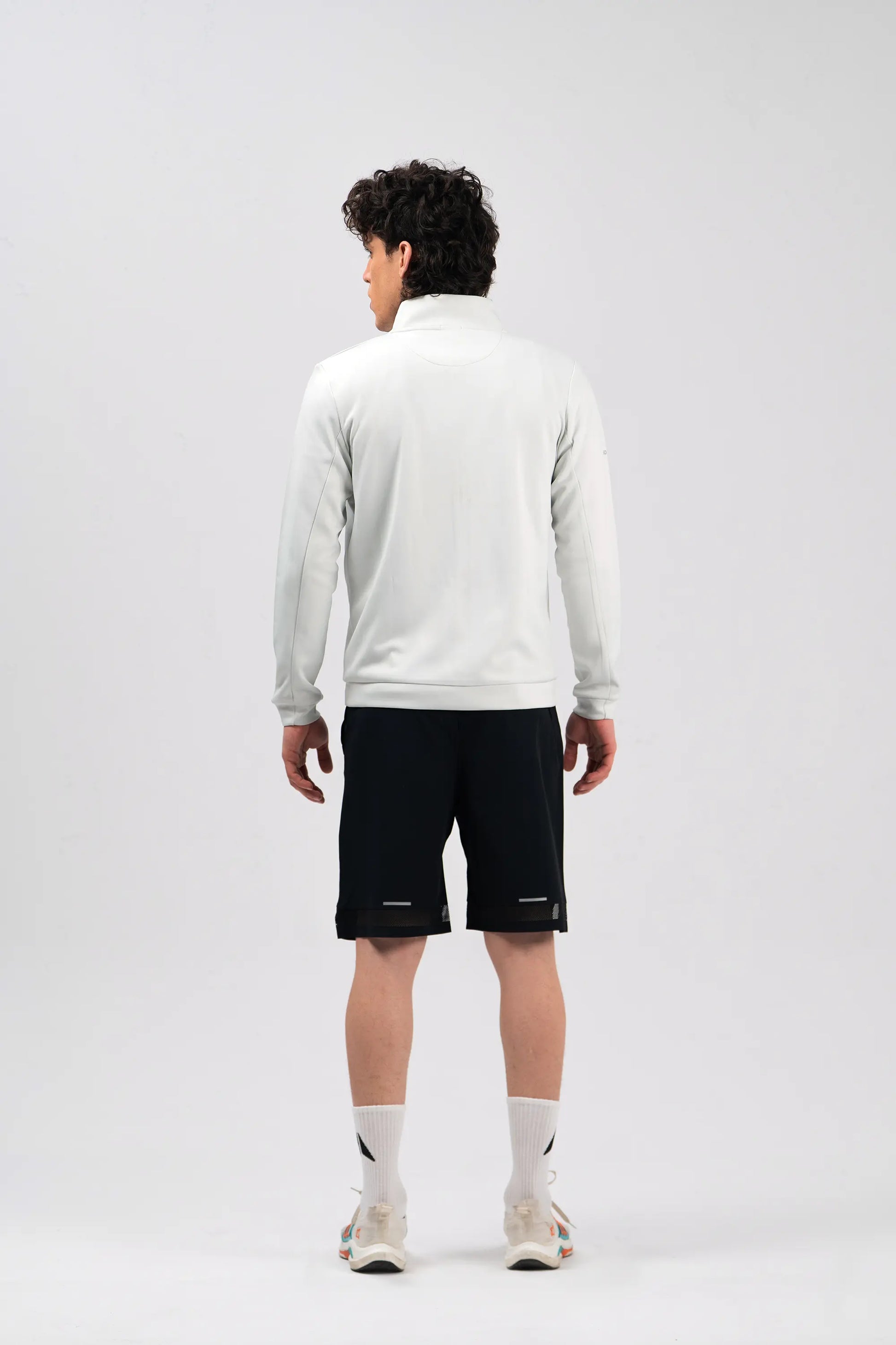 PERFORMANCE JACKET