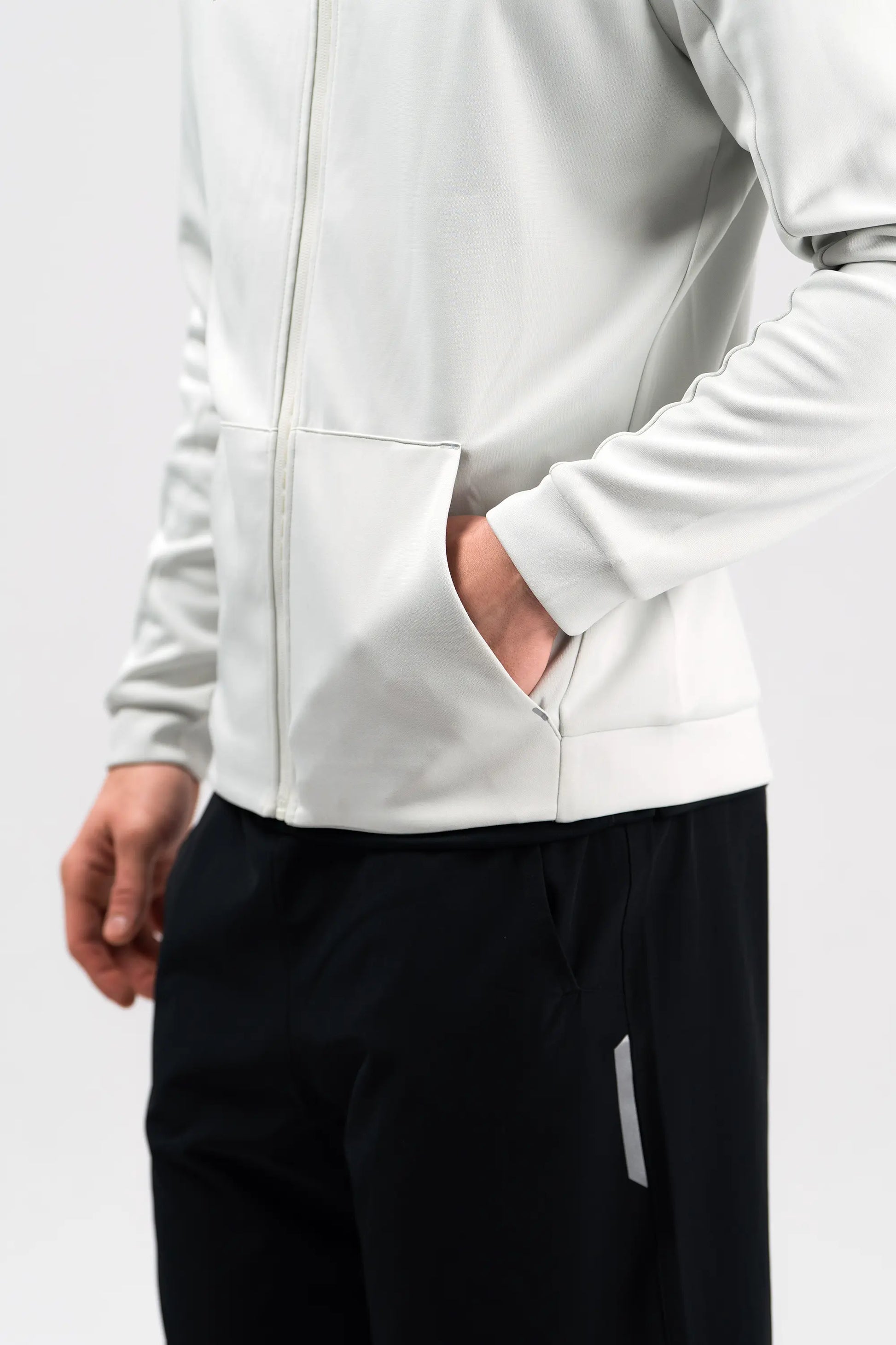 PERFORMANCE JACKET