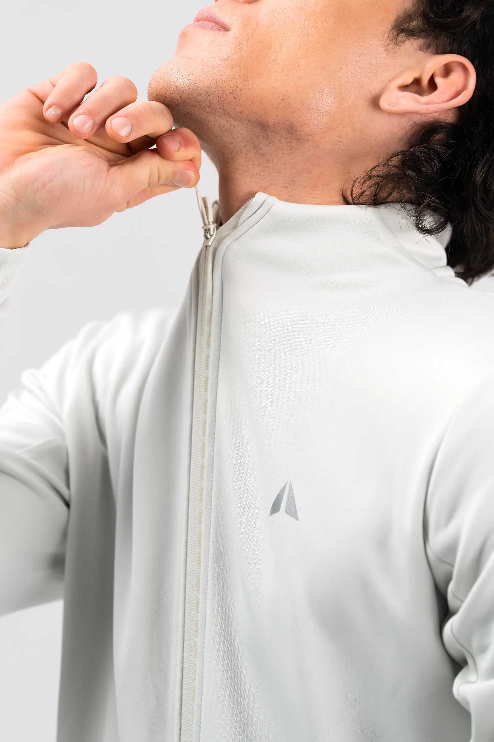 PERFORMANCE JACKET