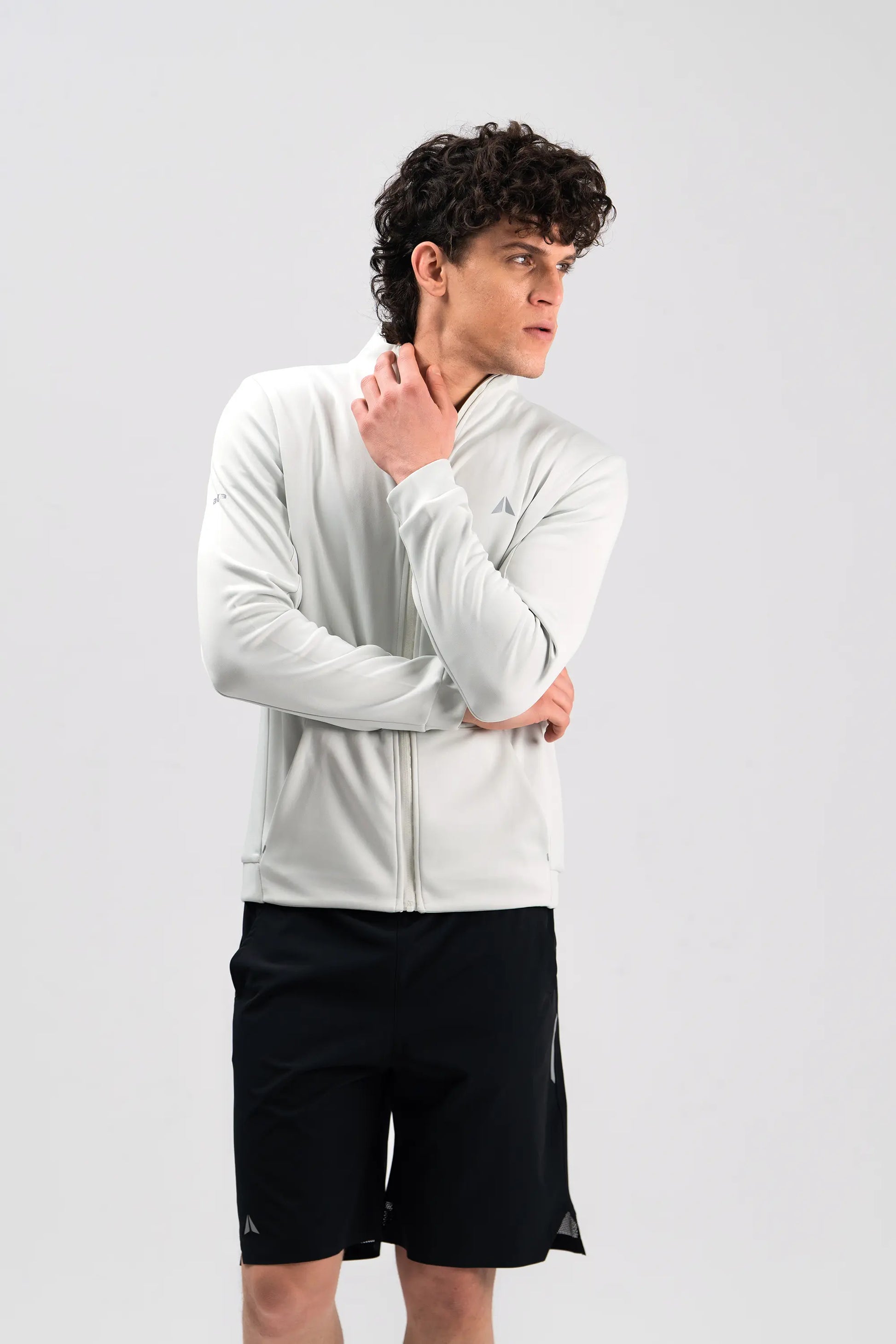 PERFORMANCE JACKET