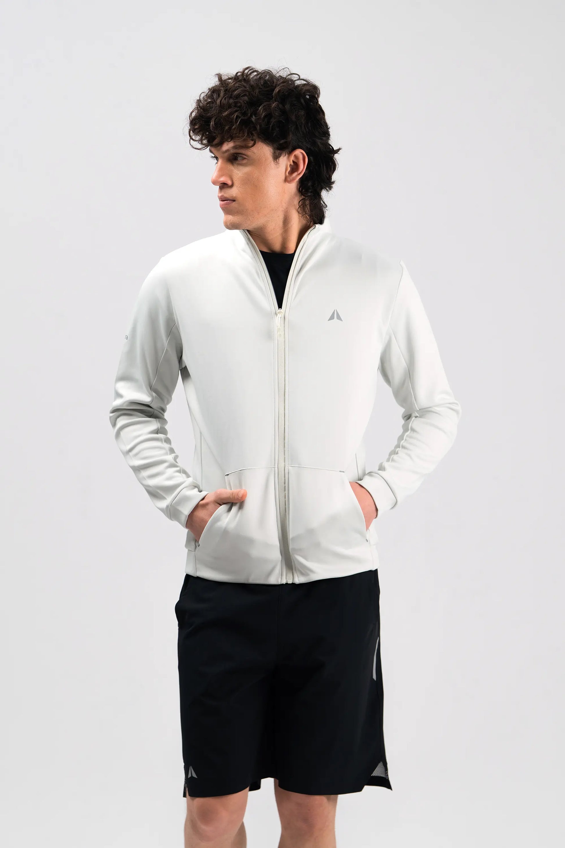 PERFORMANCE JACKET