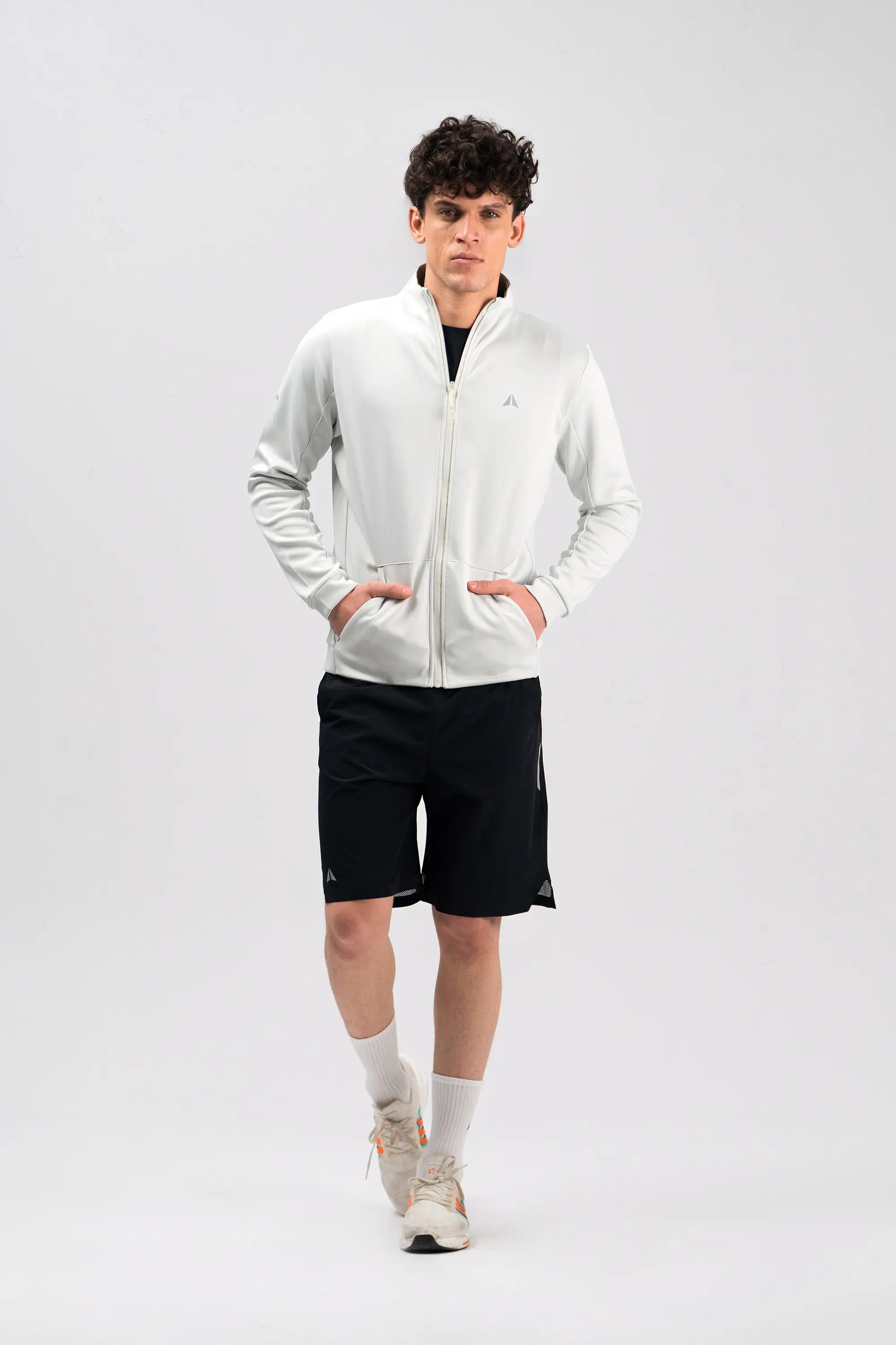 PERFORMANCE JACKET