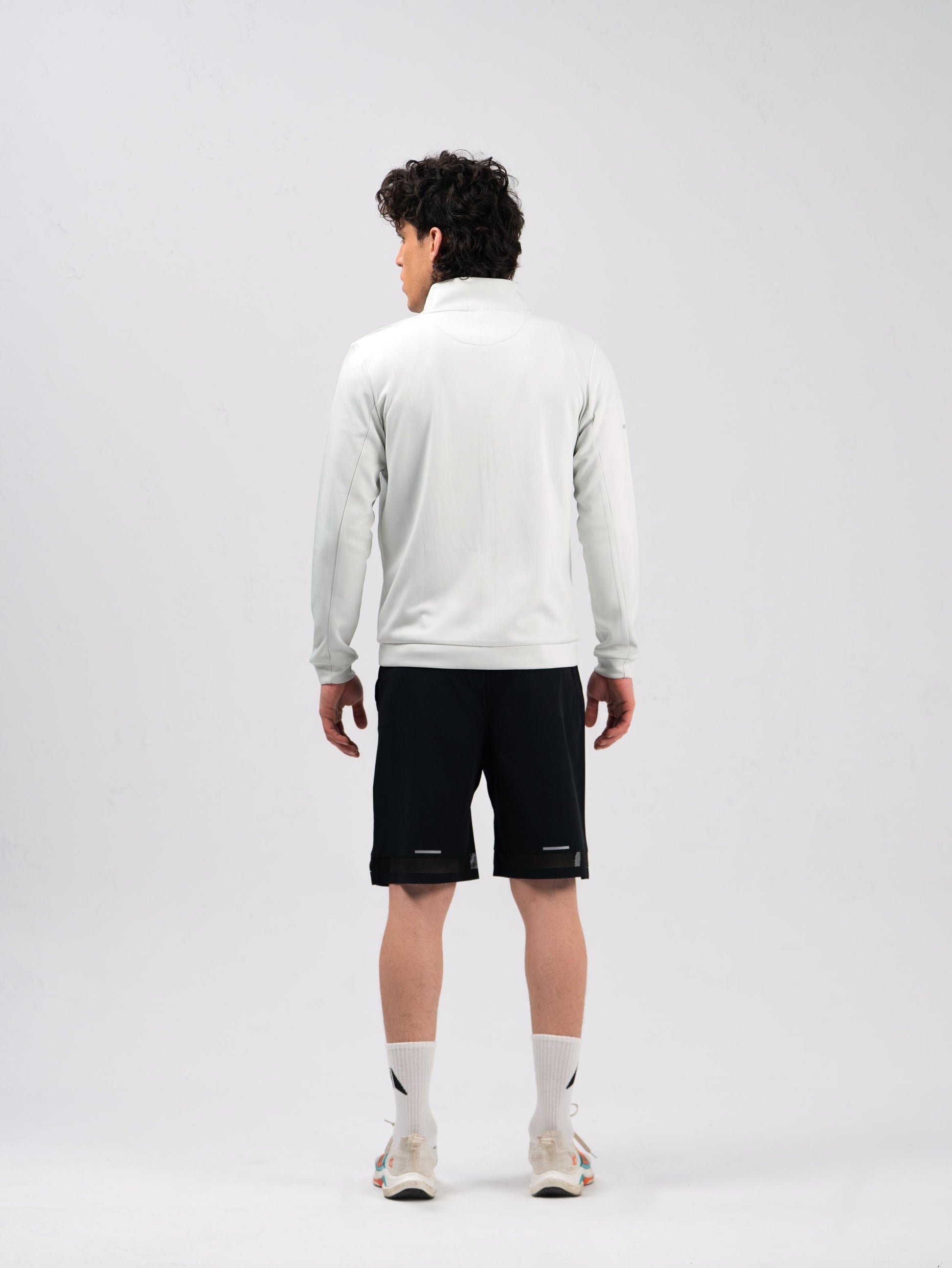 PERFORMANCE JACKET
