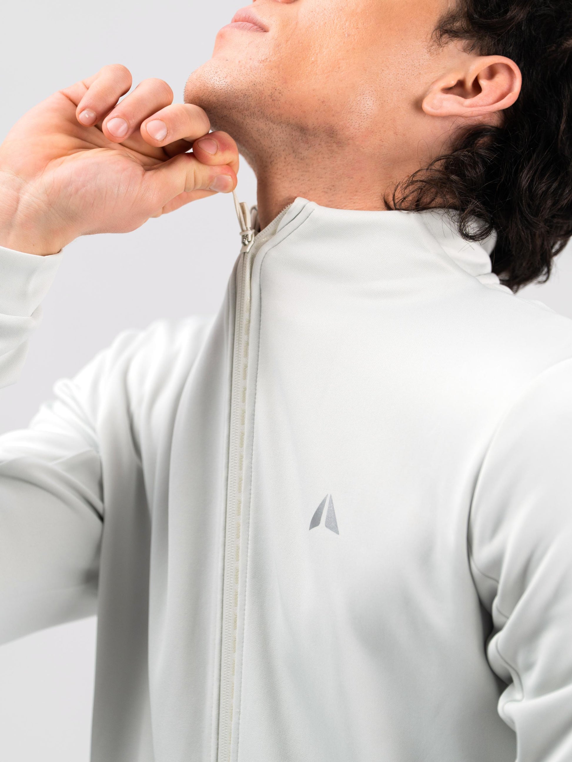 PERFORMANCE JACKET