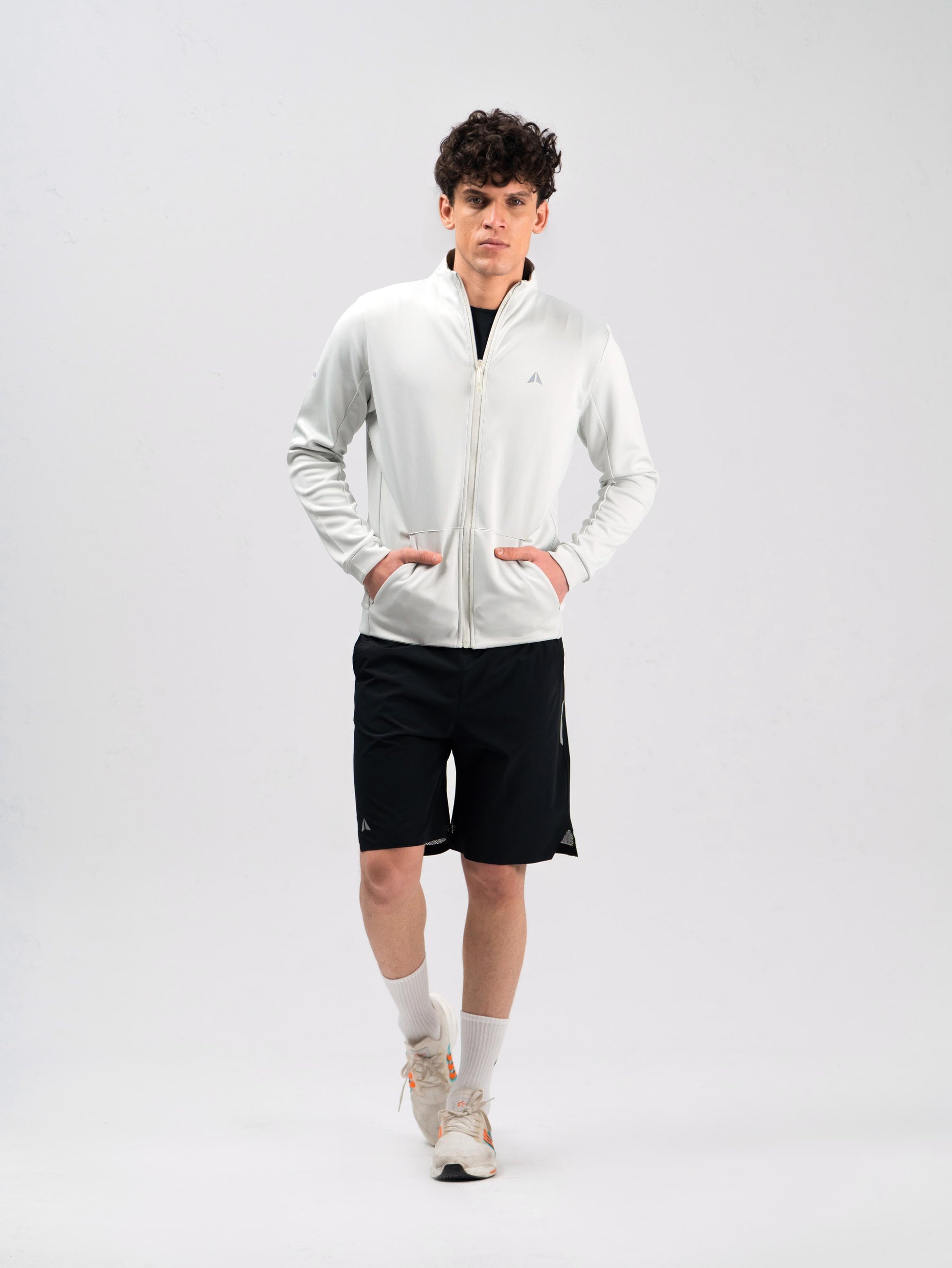 PERFORMANCE JACKET