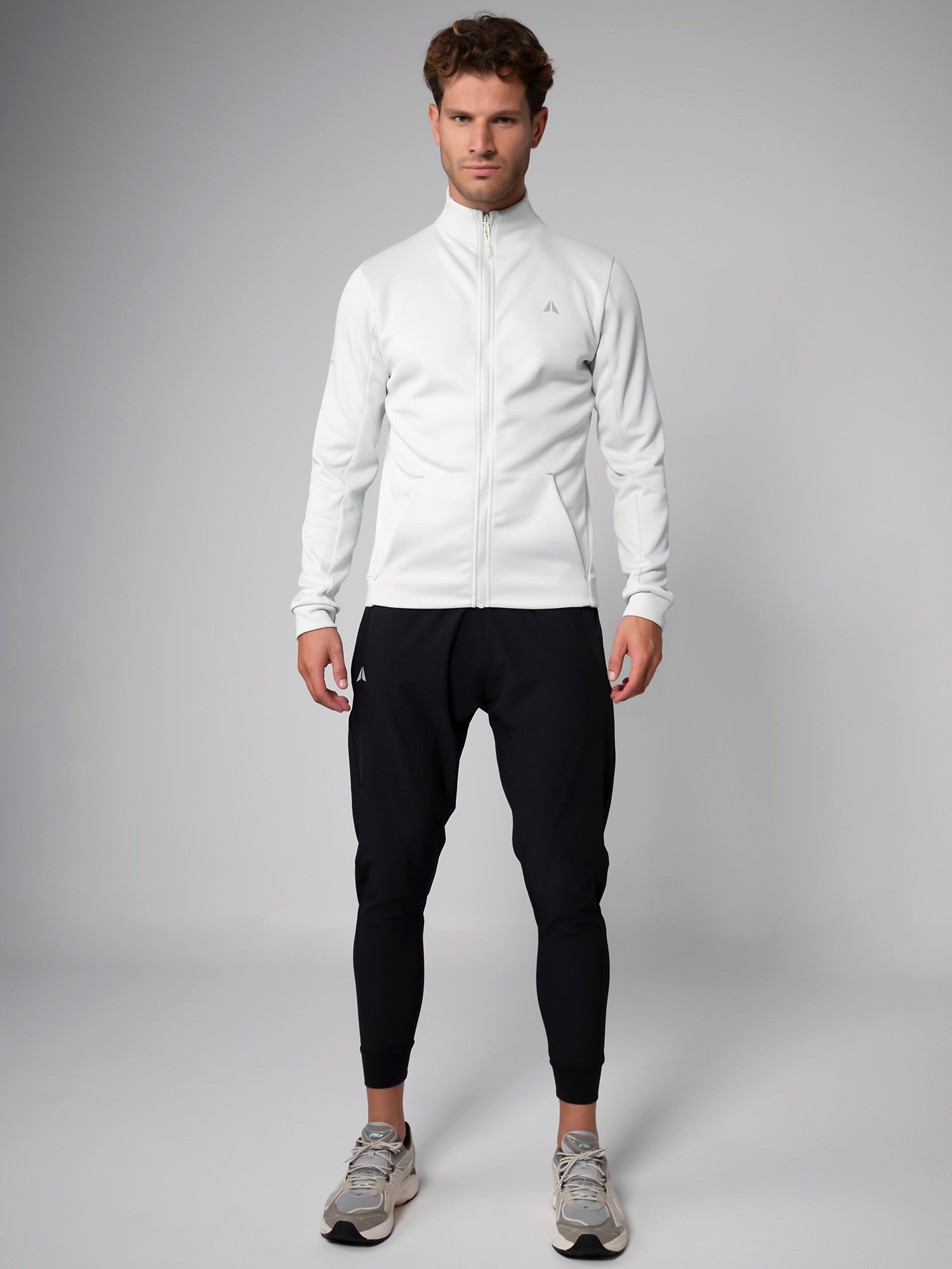 PERFORMANCE JACKET