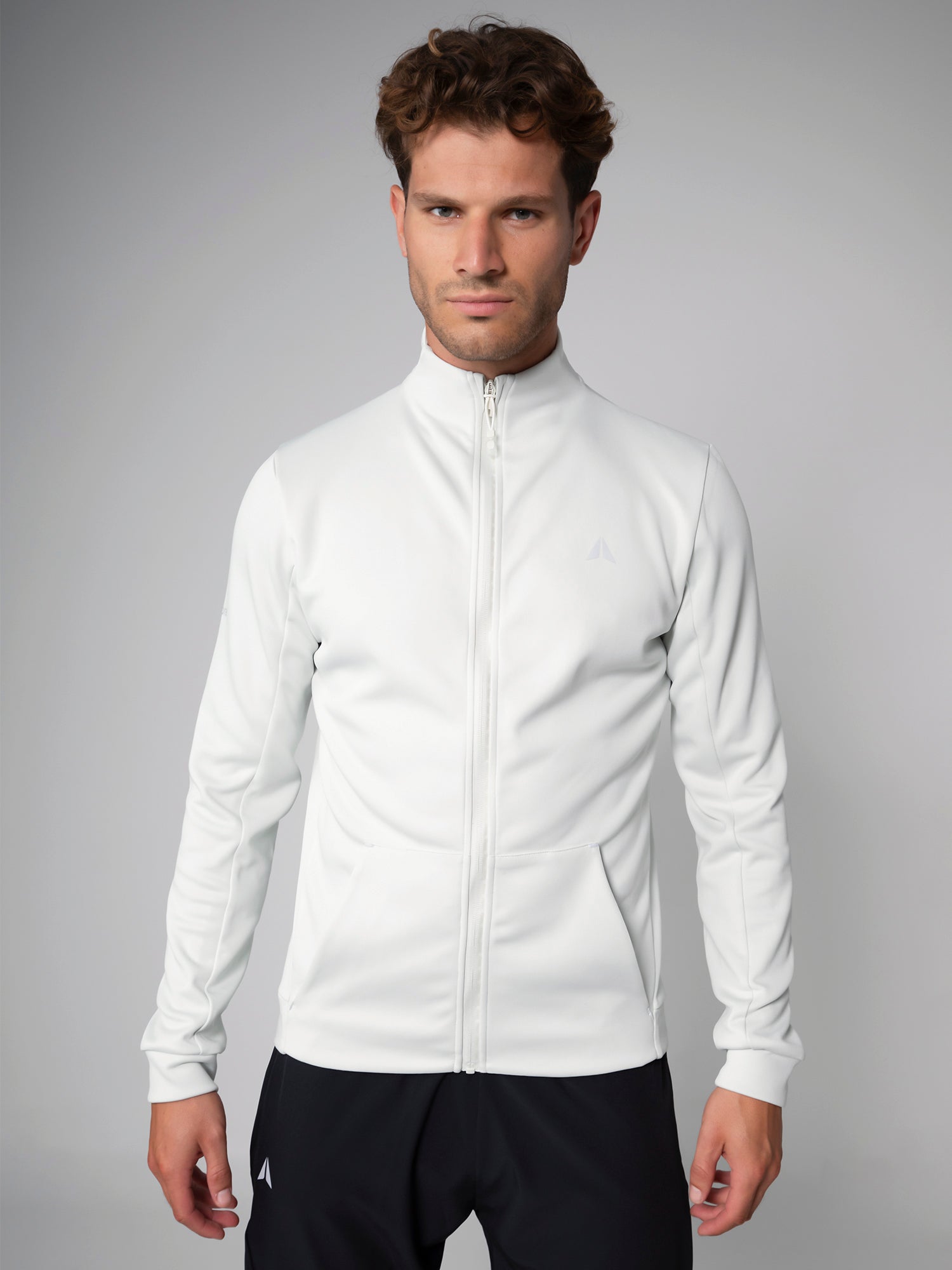 PERFORMANCE JACKET