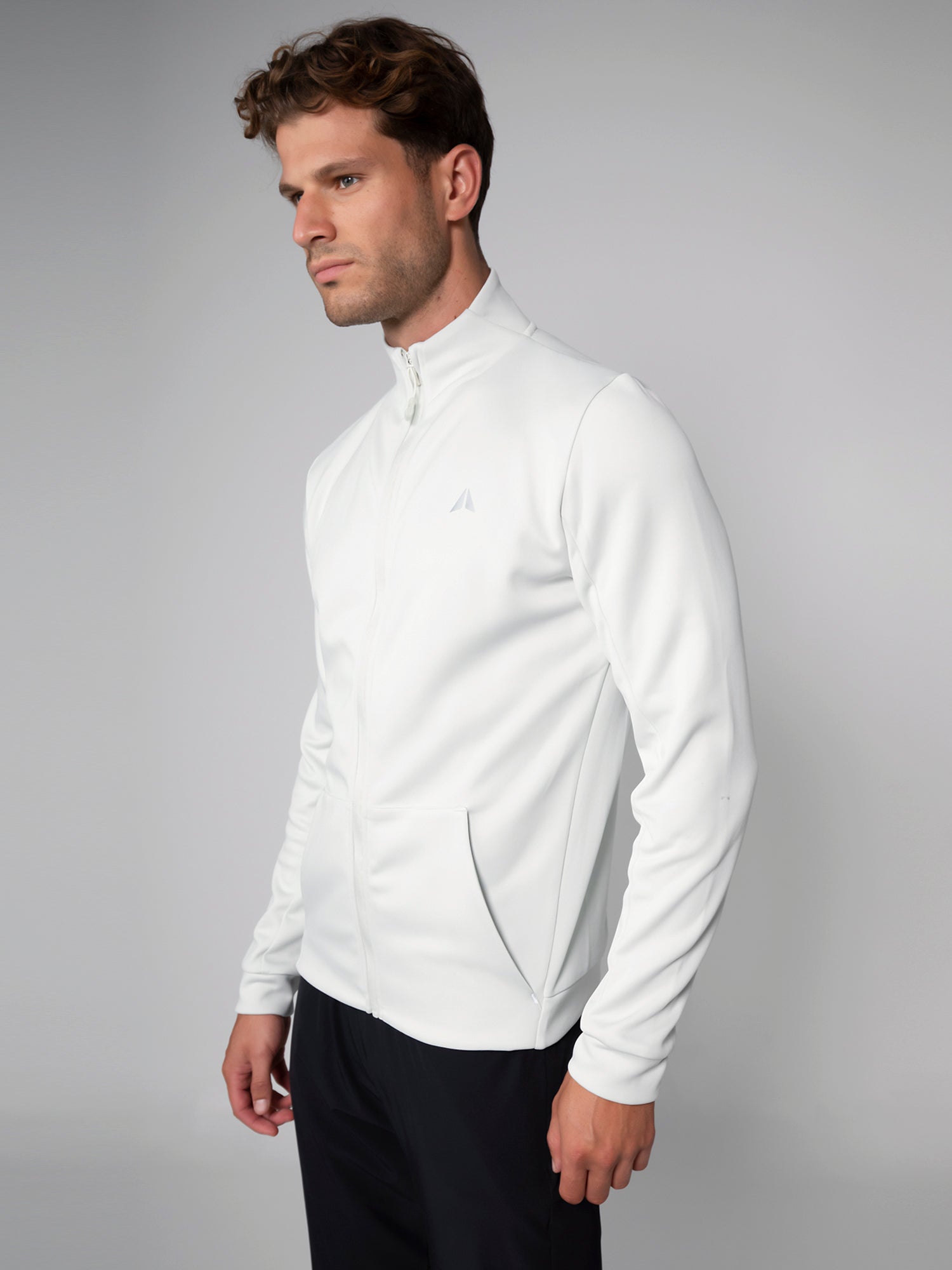 PERFORMANCE JACKET