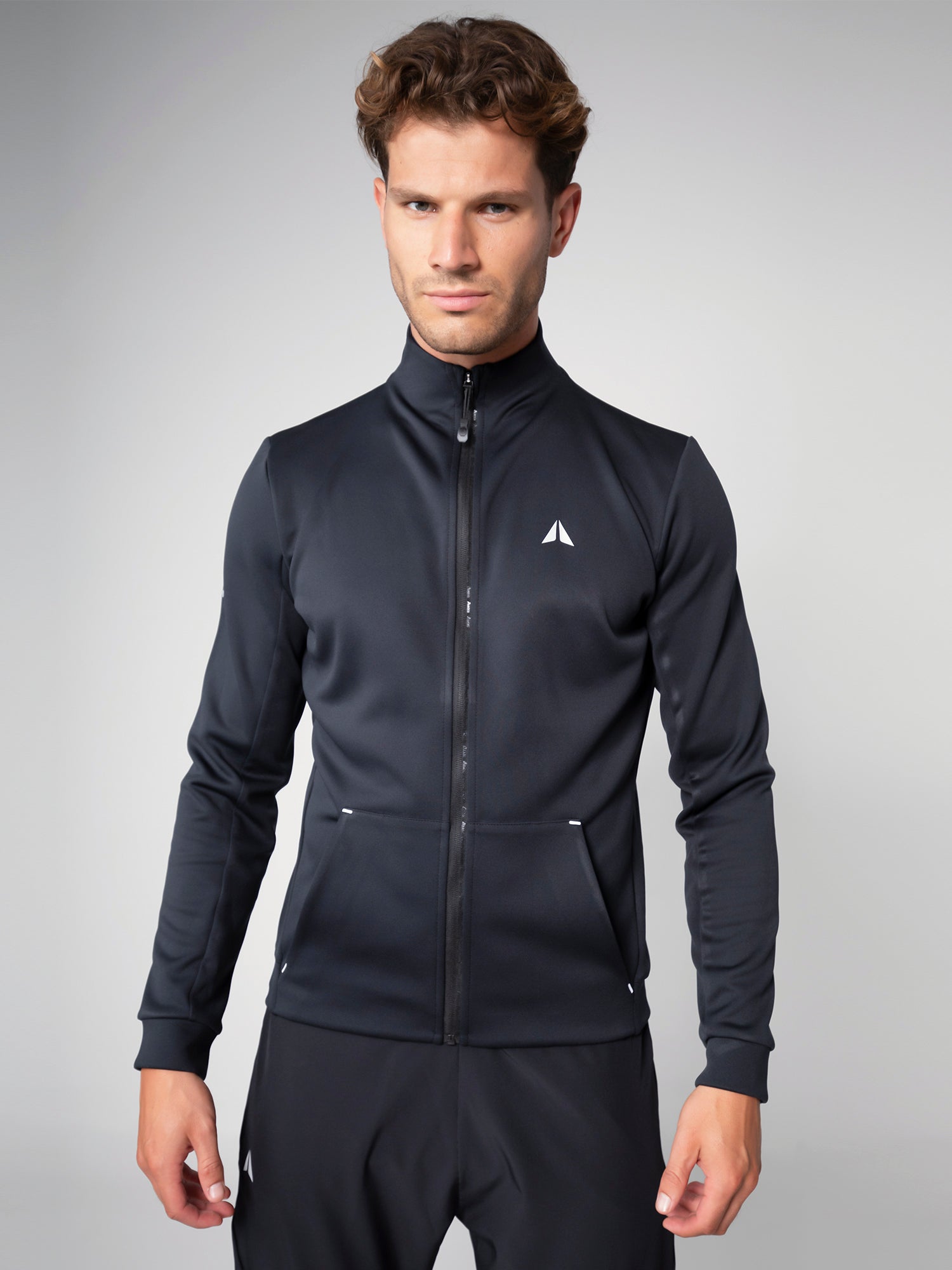 PERFORMANCE JACKET