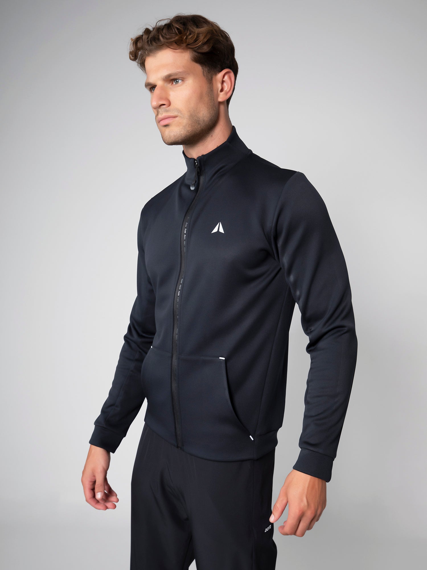 PERFORMANCE JACKET