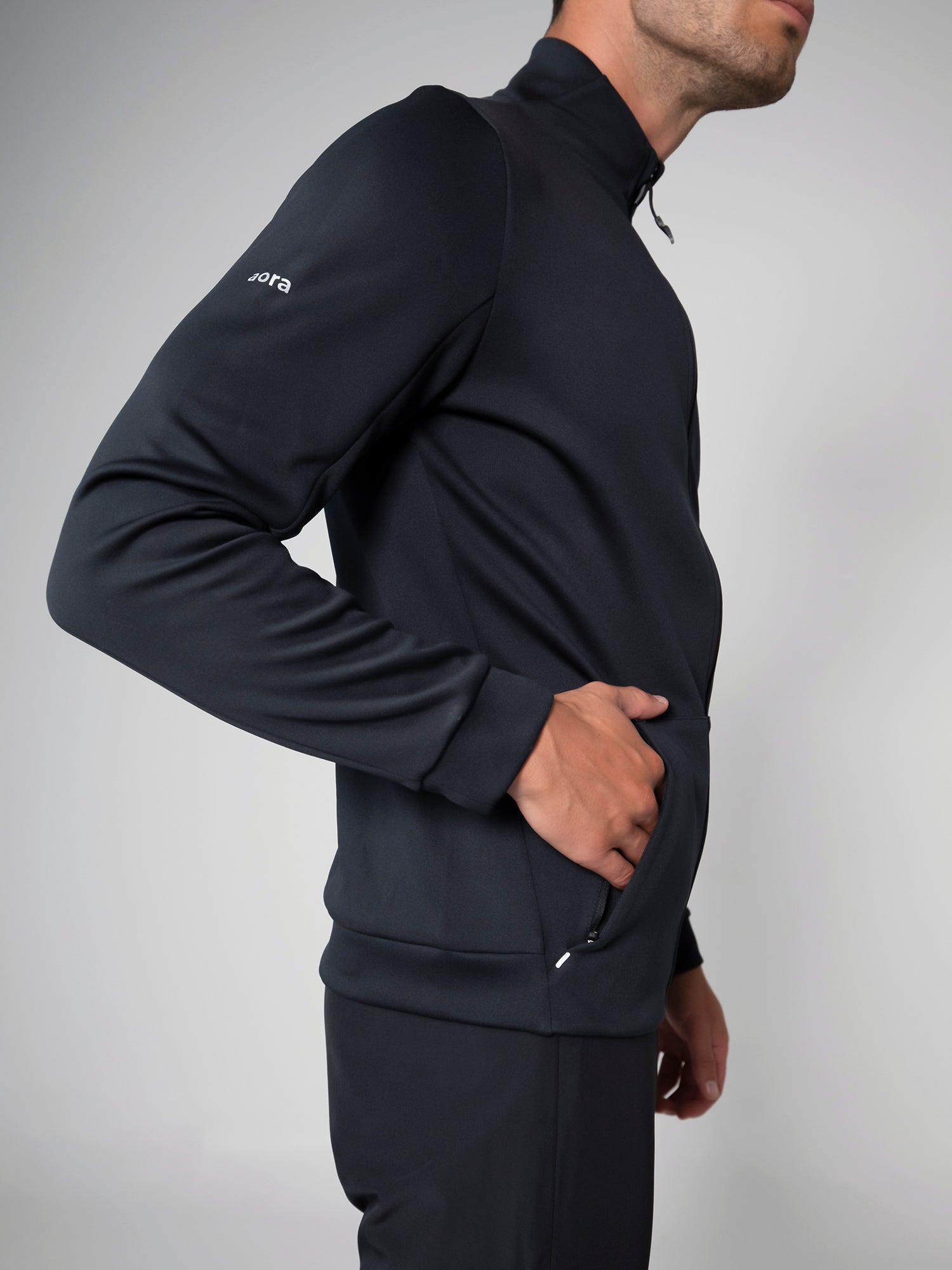 PERFORMANCE JACKET