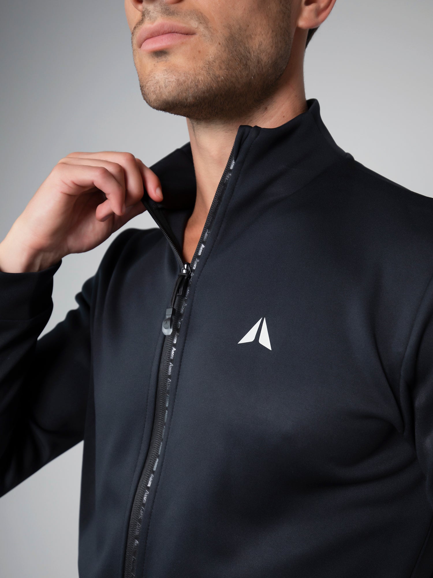 PERFORMANCE JACKET