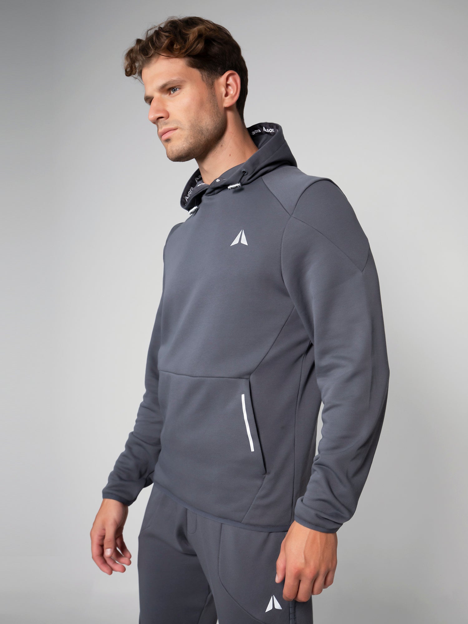 PULLOVER HOODIE