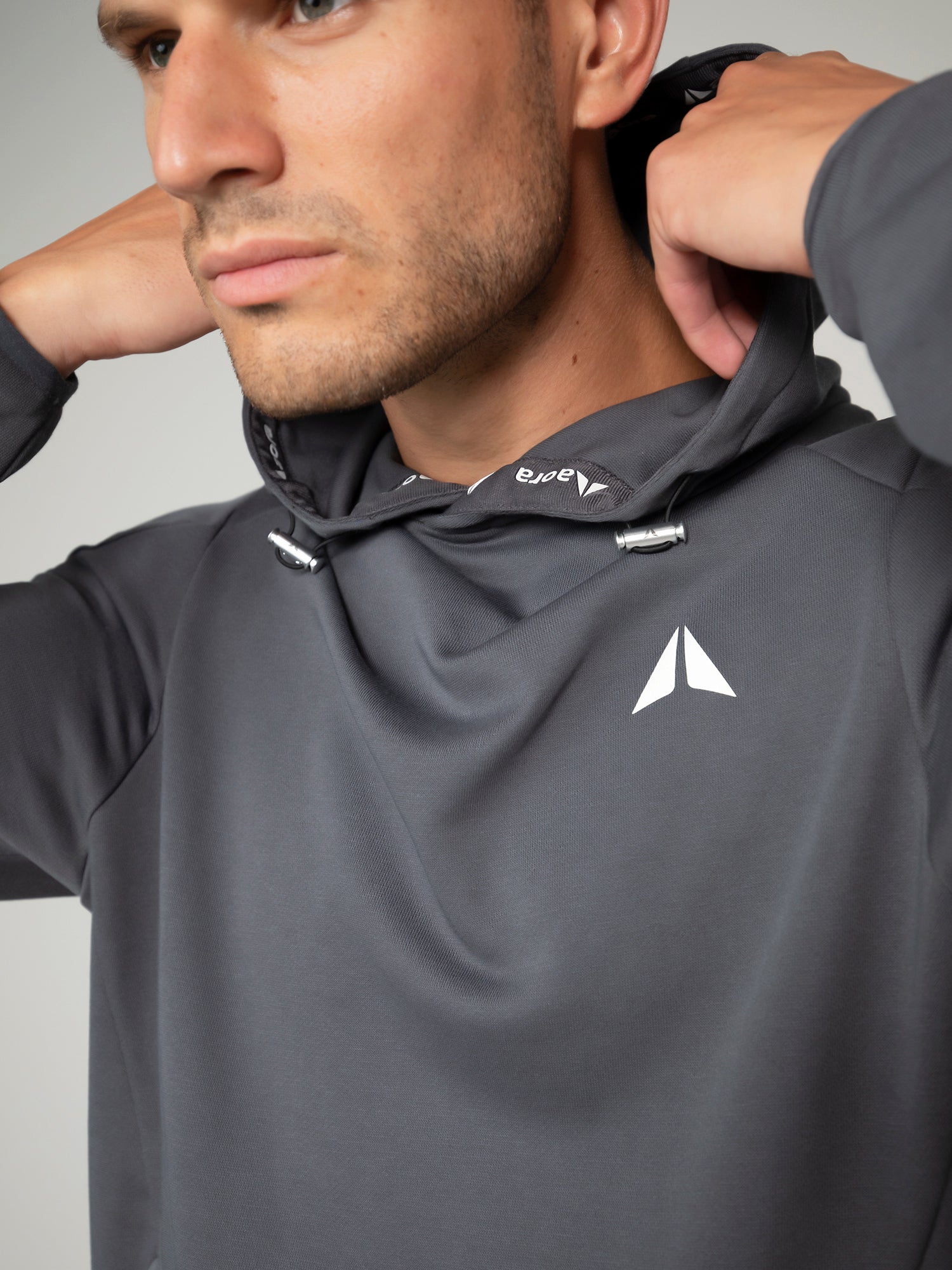 PULLOVER HOODIE