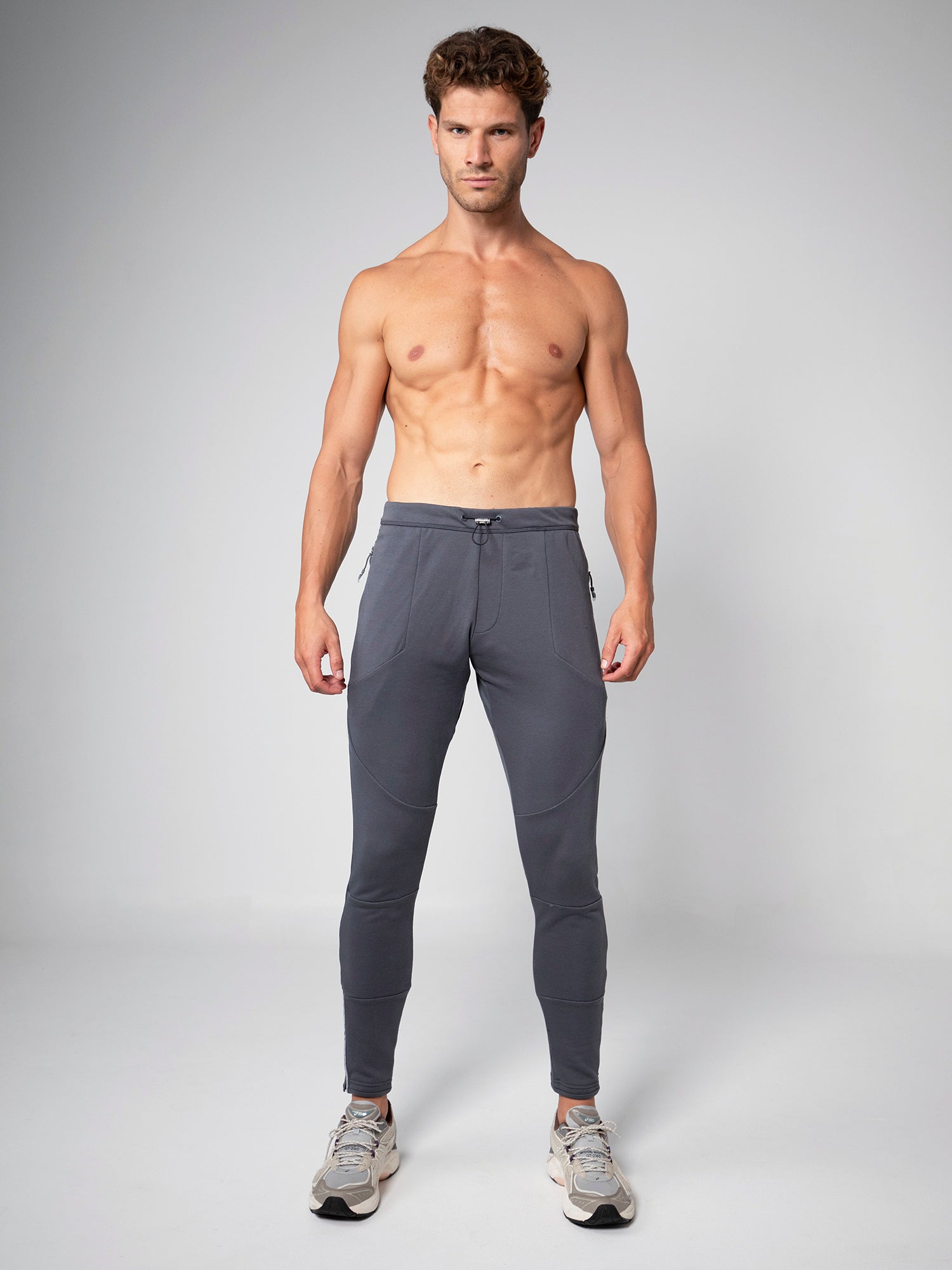 NEVO TECH SWEATPANTS