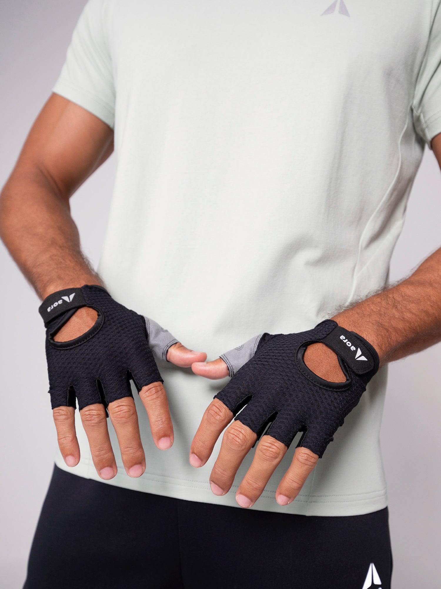 PERFORMANCE GLOVES