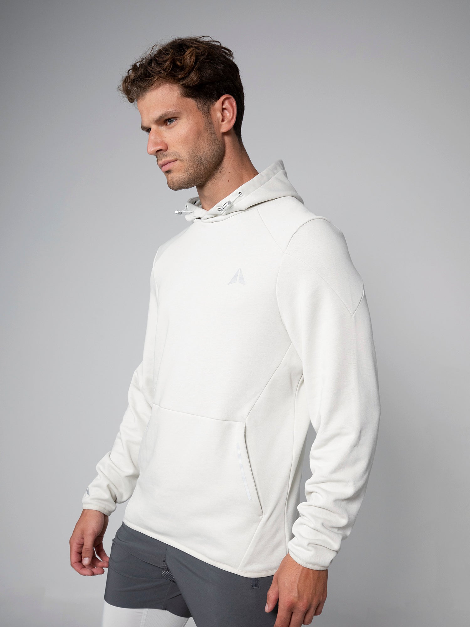 PULLOVER HOODIE