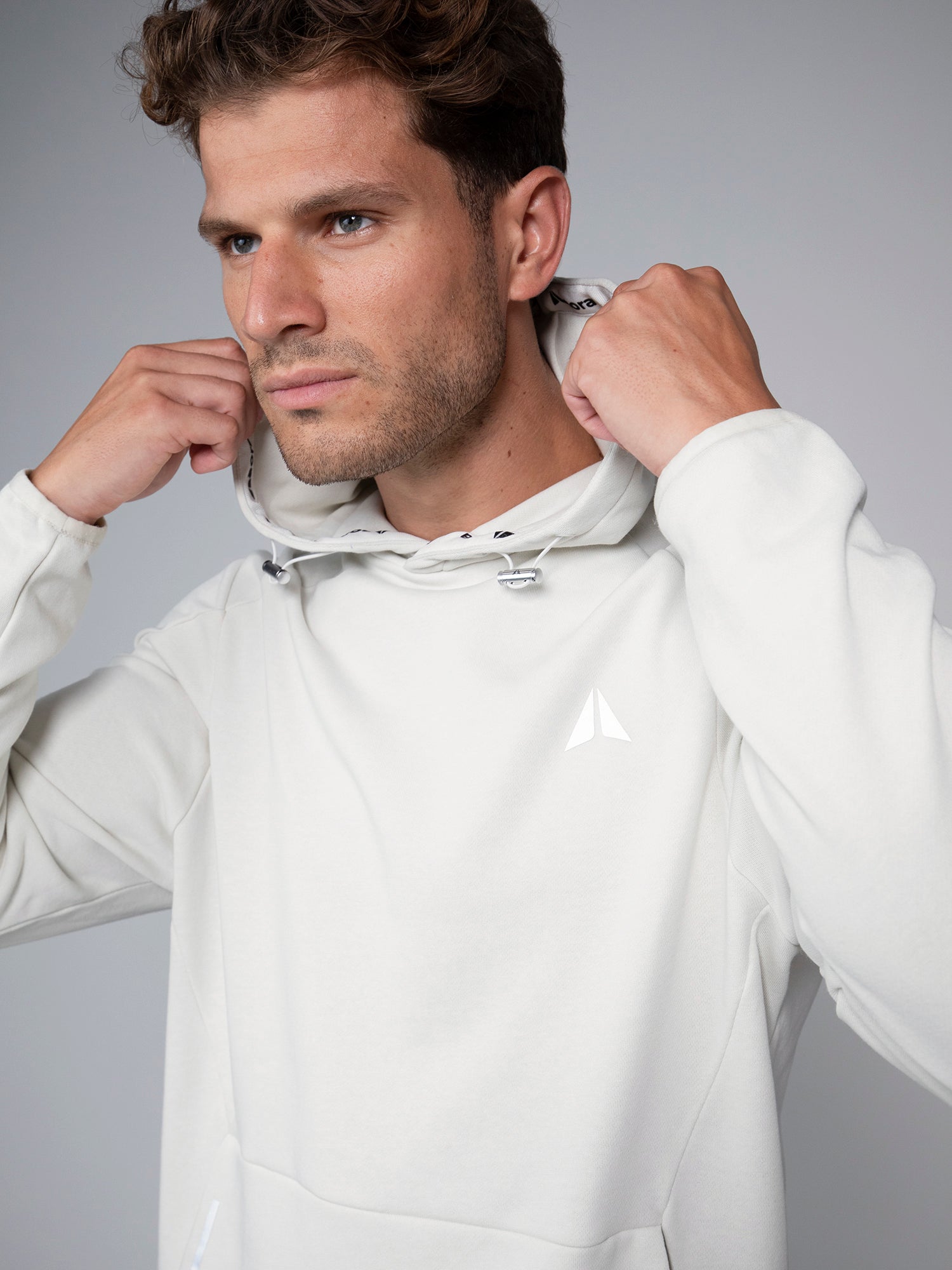 PULLOVER HOODIE