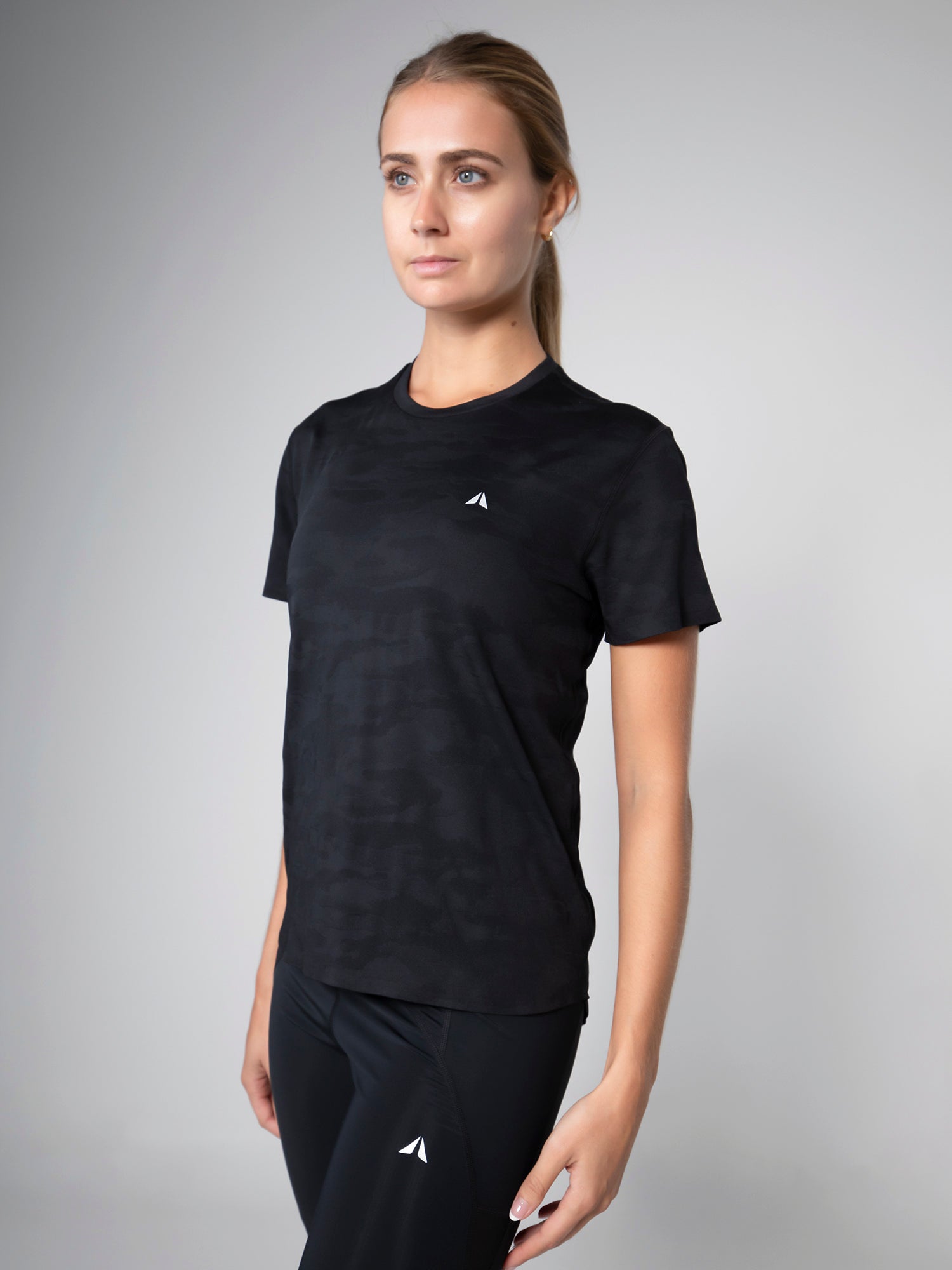 ULTRALIGHT PERFORMANCE TSHIRT
