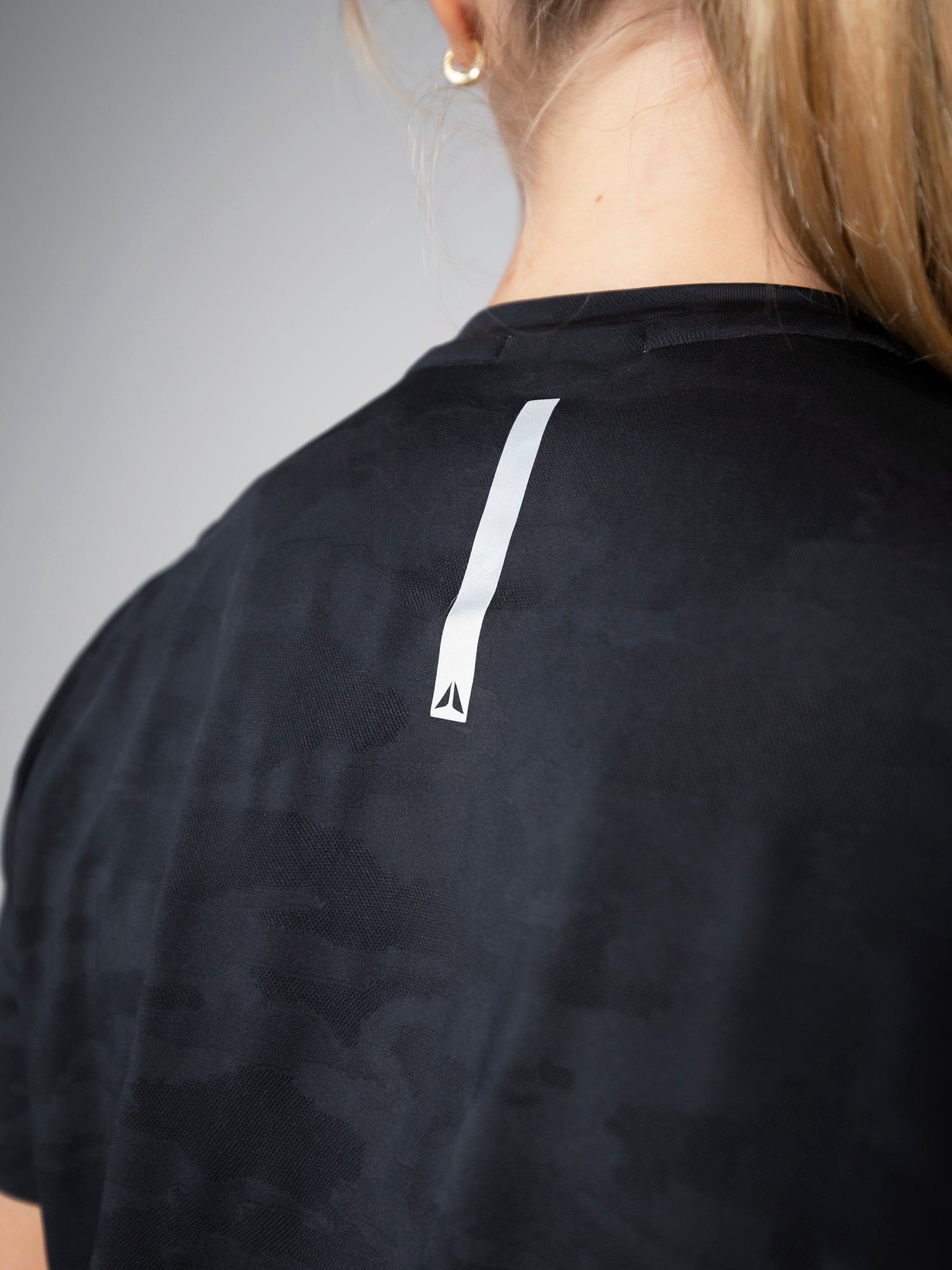 ULTRALIGHT PERFORMANCE TSHIRT