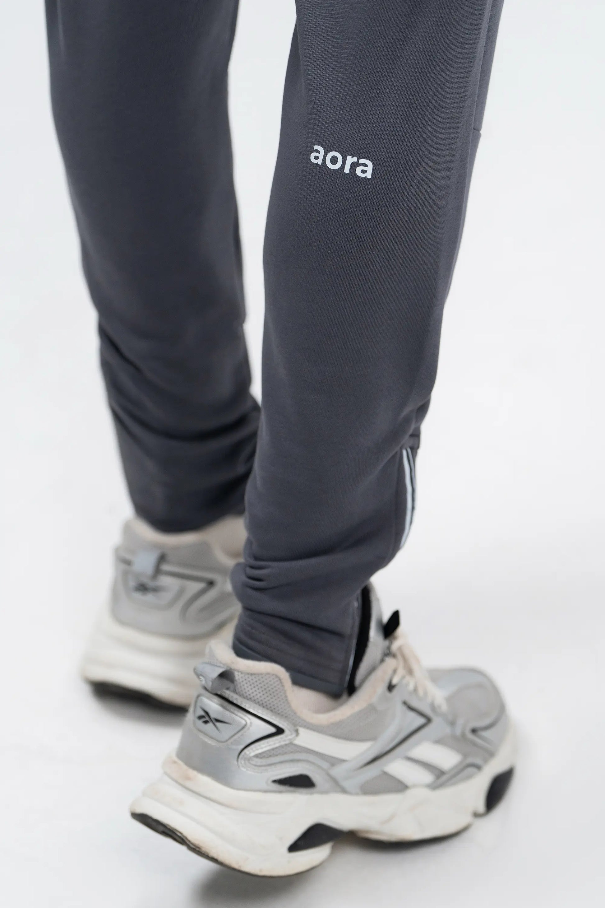 NEVO TECH SWEATPANTS