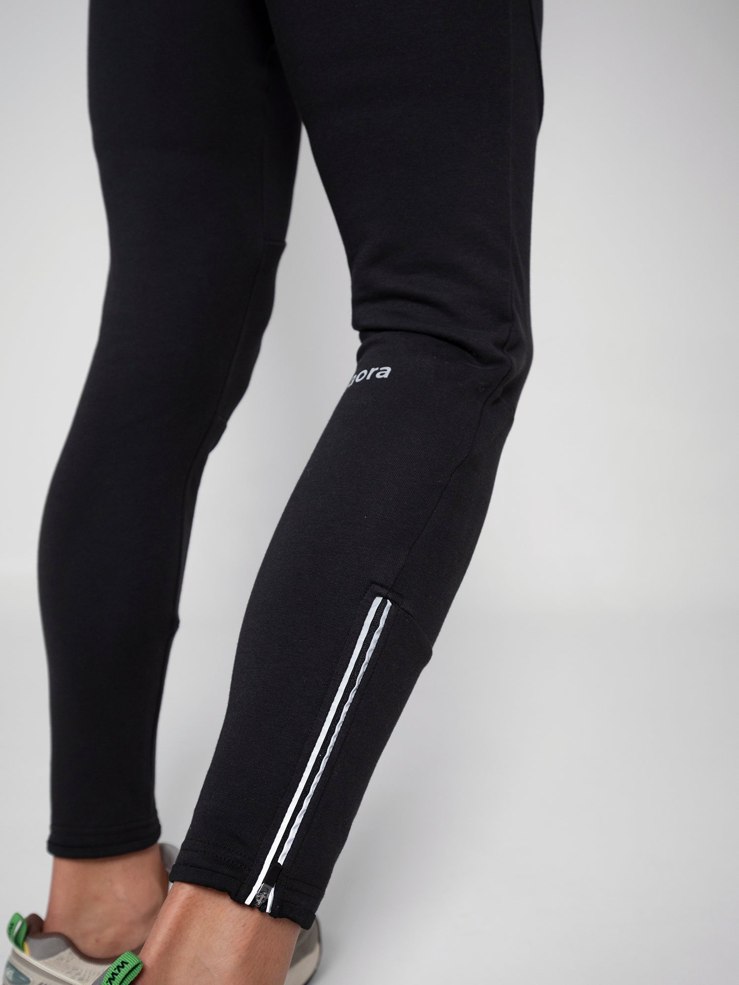 NEVO TECH SWEATPANTS