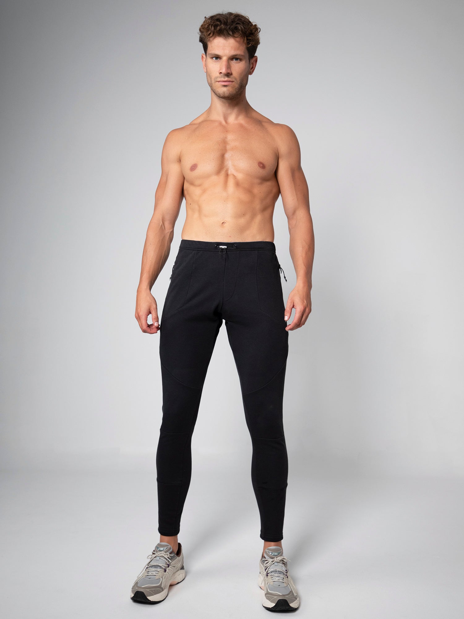 NEVO TECH SWEATPANTS