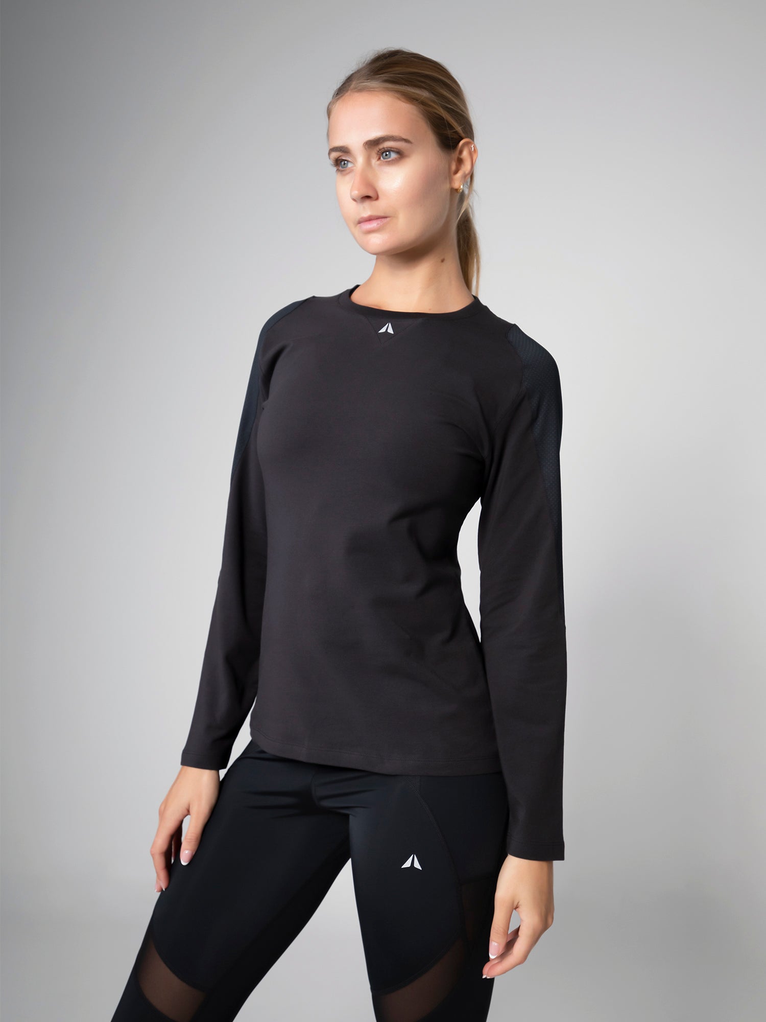 KANZEI LONGSLEEVE - BLACK For Women- Aora Athliesure Shop online in Dubai